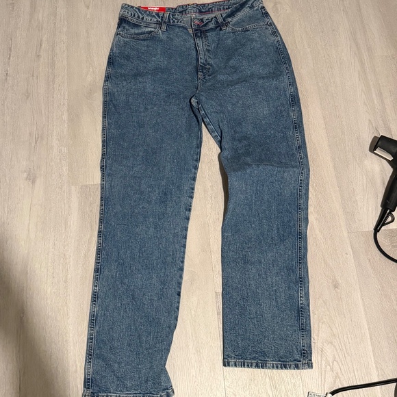 Women’s wrangler jeans - Picture 1 of 3